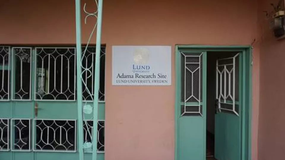 picture of the The entrance to the research station in the city of Adama in Ethiopia, where Per Björkman and Patrik Medstrand have been based since 2010. The research station is built together with Ethiopian researchers and healthcare organizations. Photo.