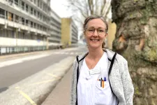 Margrét Leósdóttir posing infront of the hospital wearing white grubs. Photo: Åsa Hansdotter