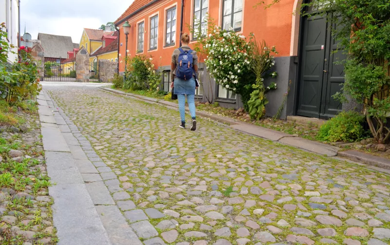 Student walking the cobbled streets of Lund. Photo.