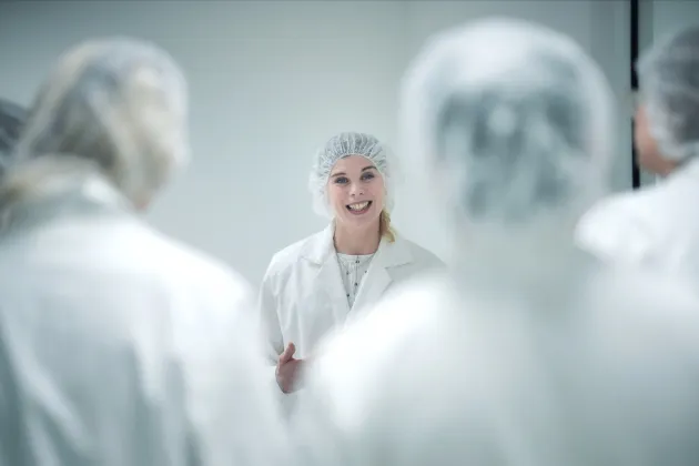 Director Sara Nolbrant gives a tour of the sterile rooms. Photo: Agata Garpenlind.